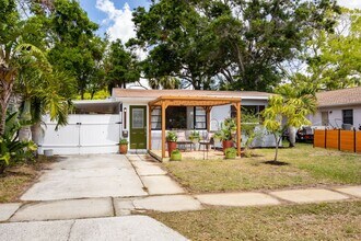 4527 24th Ave S in St. Petersburg, FL - Building Photo - Building Photo