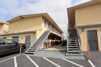 Casa Galleria in Lawndale, CA - Foto de edificio - Building Photo