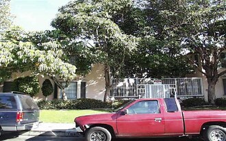 Furnished 2 and 3 Bedroom Apartments in Los Angeles, CA - Building Photo