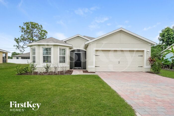 2617 SW 9th Pl in Cape Coral, FL - Building Photo