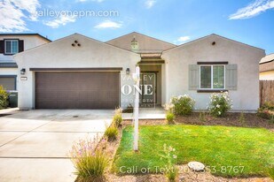 637 Mansfield Dr in Patterson, CA - Building Photo