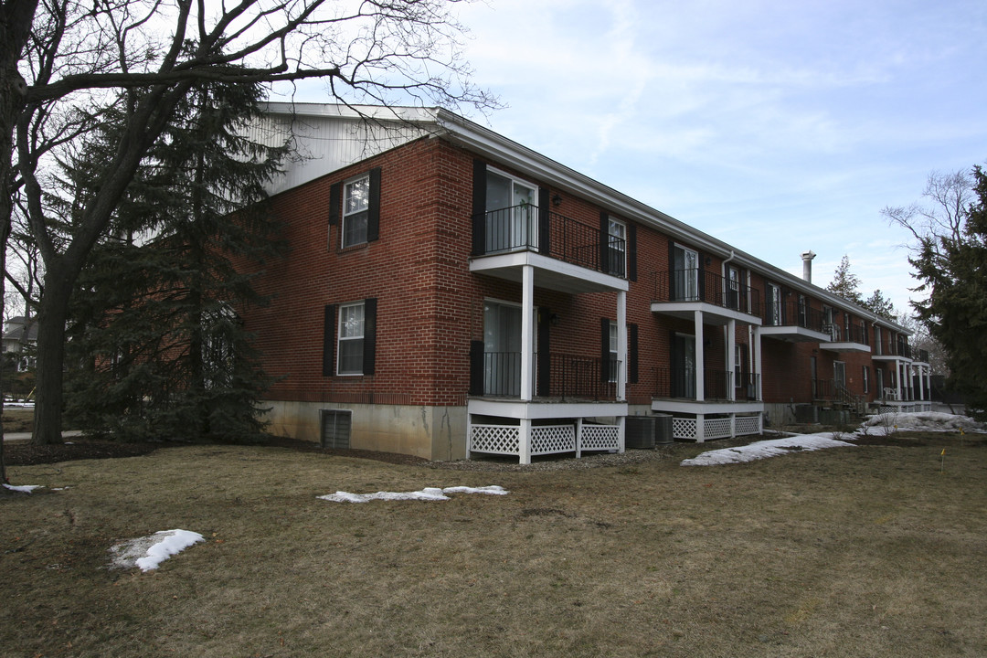 144 W Park Ave in Libertyville, IL - Building Photo