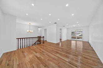 13 Sutherland Dr in Monroe, NY - Building Photo - Building Photo