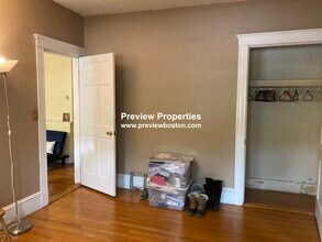 1734 Commonwealth Ave, Unit 4 in Boston, MA - Building Photo - Building Photo