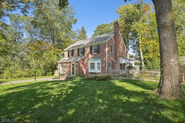 170 Canoe Brook Pkwy in Summit, NJ - Building Photo - Building Photo