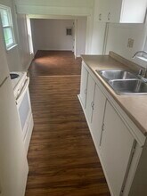 4 Shepard St, Unit 1 in Westfield, MA - Foto de edificio - Building Photo