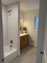 1524 Pewaukee Rd in Waukesha, WI - Foto de edificio - Building Photo