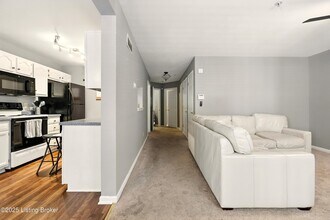 225 Crescent Hill Pl in Louisville, KY - Building Photo - Building Photo