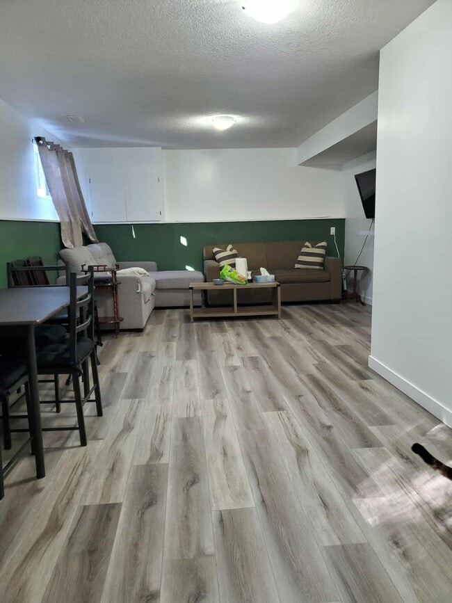 property at 2746-3002746 Quince St