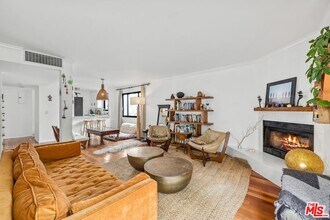 2412 Ocean Ave in Los Angeles, CA - Building Photo - Building Photo