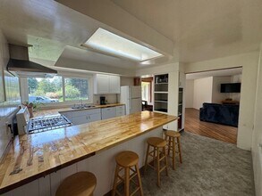 1184 Fickle Hill Rd in Arcata, CA - Building Photo - Building Photo