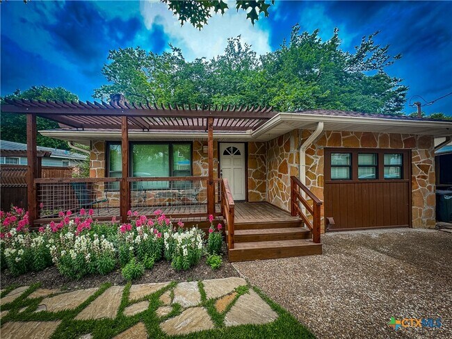 property at 1025 Mulberry Ave