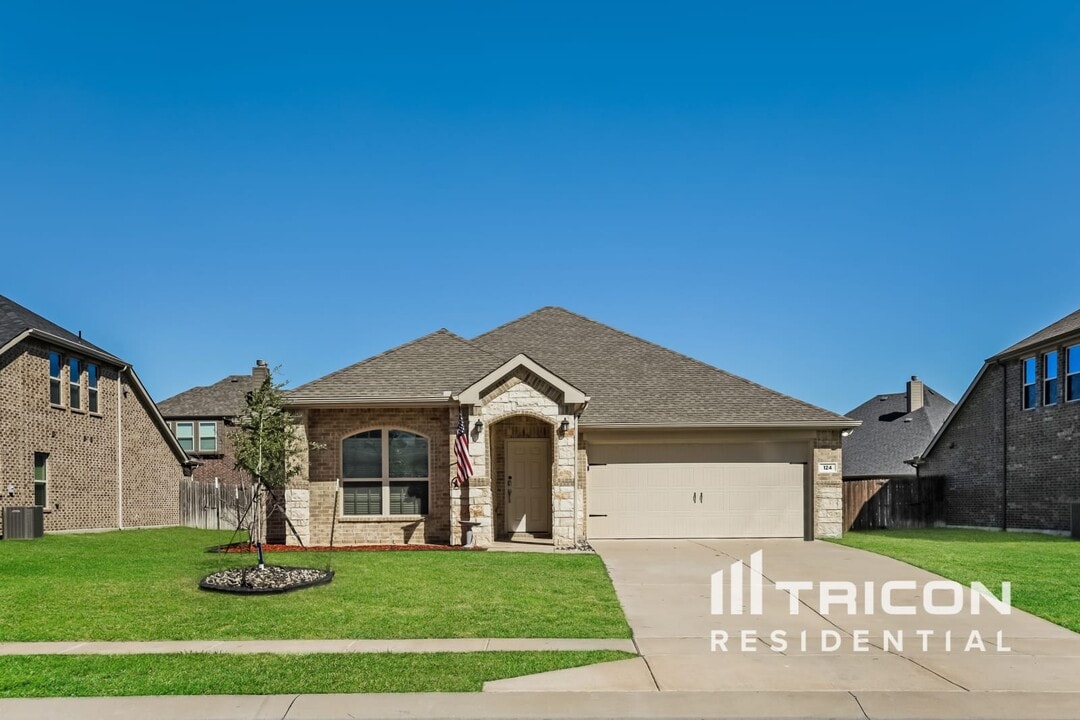 124 Gentle Winds Rd in Waxahachie, TX - Building Photo