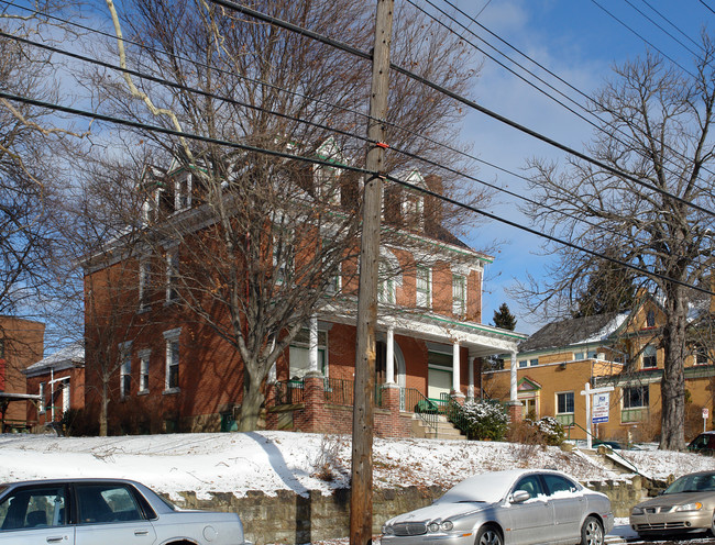 718 Brownsville Rd in Pittsburgh, PA - Building Photo - Building Photo