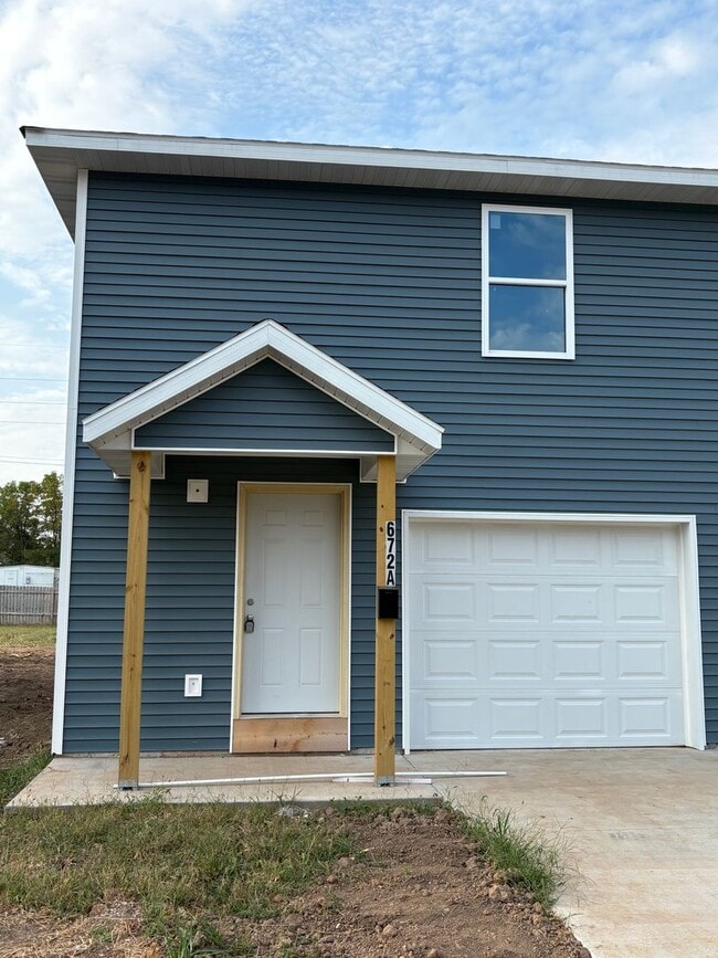 property at 672 E Garfield St