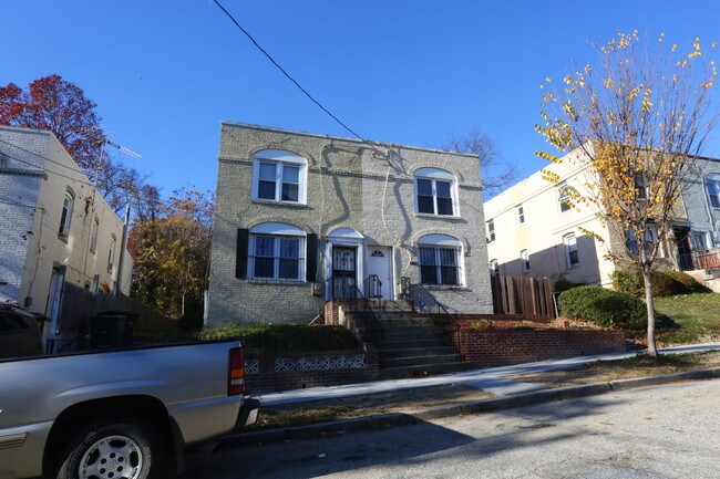 2805-2807 Buena Vista Ter SE in Washington, DC - Building Photo - Building Photo