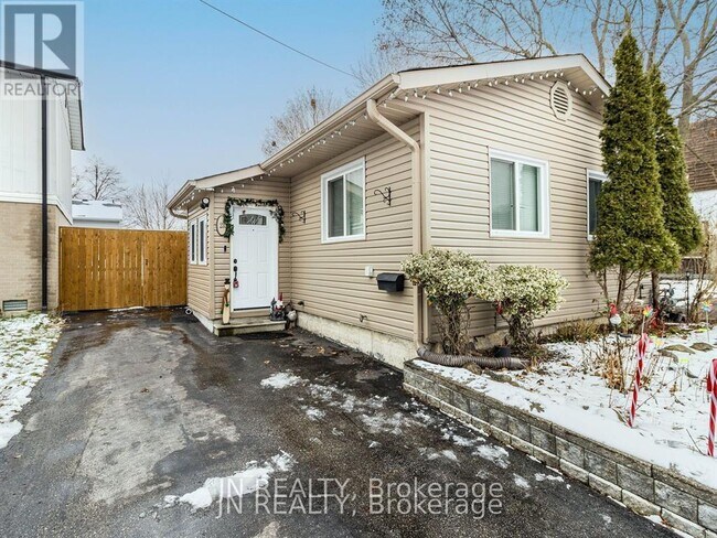 23 Hazelglen Ct in Brampton, ON - Building Photo - Building Photo