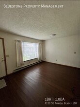 7123 SE Powell Blvd in Portland, OR - Building Photo - Building Photo