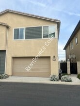 27227 W Coyote Bush Ct in Valencia, CA - Building Photo - Building Photo