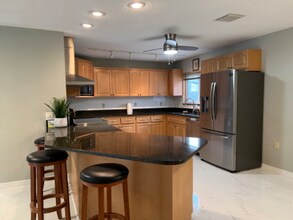 538 85th Ave N in St. Petersburg, FL - Foto de edificio - Building Photo