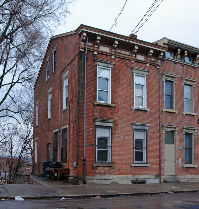 513 W McMicken Ave in Cincinnati, OH - Building Photo