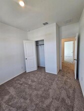 511 Halfmoon Dr in Lockhart, TX - Building Photo - Building Photo