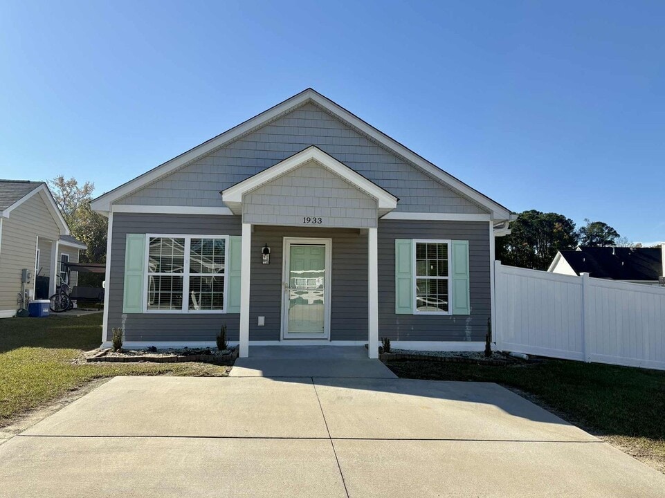 1933 Sapphire Rd in Rocky Mount, NC - Building Photo