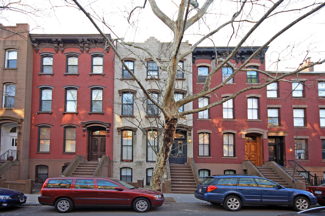 471 Henry St in Brooklyn, NY - Building Photo