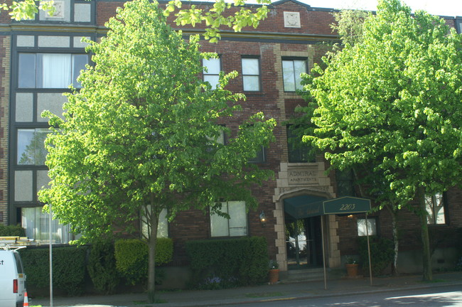 Admiral Apartments in Seattle, WA - Building Photo - Other