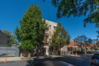 559 Kosciuszko St in Brooklyn, NY - Foto de edificio - Building Photo