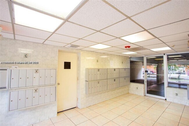 1225 NE 124th St in North Miami, FL - Building Photo - Building Photo