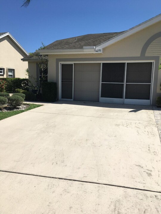 4271 SE Brittney Cir in Port St. Lucie, FL - Building Photo