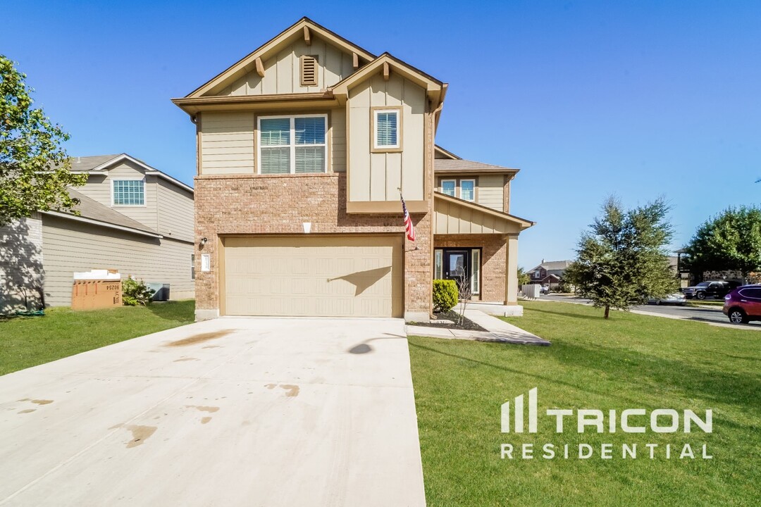 6739 Foster Fields in Converse, TX - Building Photo