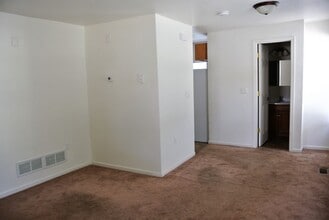 1510 1st Ave SE in Minot, ND - Building Photo - Building Photo