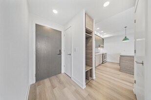 484 Spadina Ave. in Toronto, ON - Building Photo