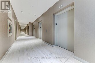 10 Honeycrisp Cres in Vaughan, ON - Building Photo - Building Photo