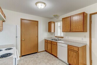 1445 NW Elwha St in Oak Harbor, WA - Building Photo - Building Photo