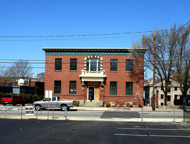 139 Front St in Woonsocket, RI - Foto de edificio - Building Photo