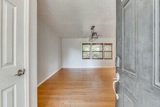1701 Andover Ct in The Village, OK - Building Photo - Building Photo