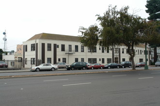 Bridgeway Apartments in Oakland, CA - Foto de edificio - Building Photo