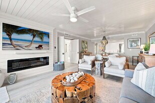 9103 Vanderbilt Dr in Naples, FL - Building Photo
