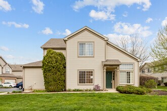 1092 Park Hill Cir in Aurora, IL - Building Photo - Building Photo