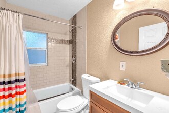 3501 Bishop Eddie Newkirk Wy in Tampa, FL - Foto de edificio - Building Photo