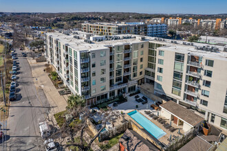 Bridges on the Park Condos in Austin, TX - Building Photo - Building Photo