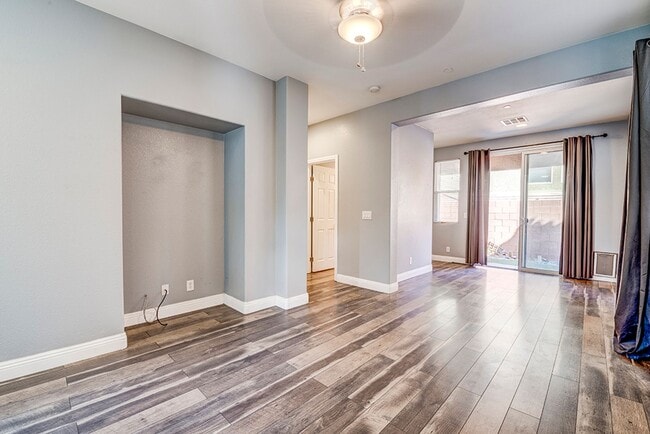 7568 Swan Cove Ct in Las Vegas, NV - Building Photo - Building Photo