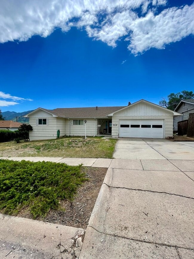 824 Panorama Dr in Colorado Springs, CO - Foto de edificio - Building Photo