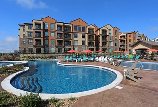 EdgeWater at City Center in Lenexa, KS - Building Photo - Building Photo