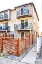 2451A 55th Ave SW in Seattle, WA - Building Photo - Building Photo
