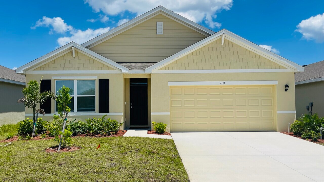 1115 Valley View Ave in Rockledge, FL - Foto de edificio