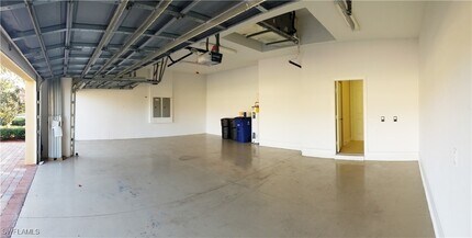 10153 Avalon Lake Cir in Ft. Myers, FL - Building Photo - Building Photo